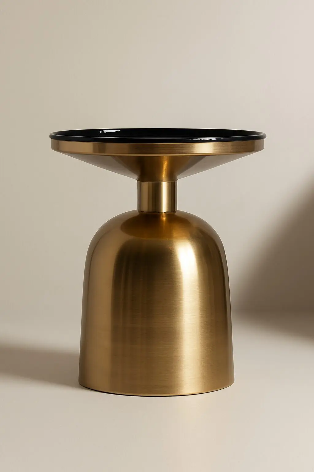 Mesa art decó dorada